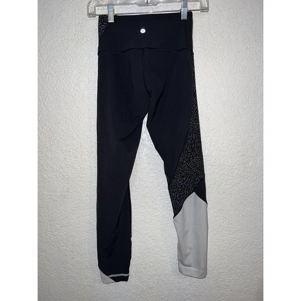 𝅺lululemon Leggings Size 4 Black White Colorblock 3/4 length Womens 4 (K)